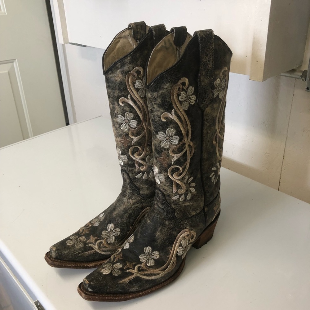 Corral boots